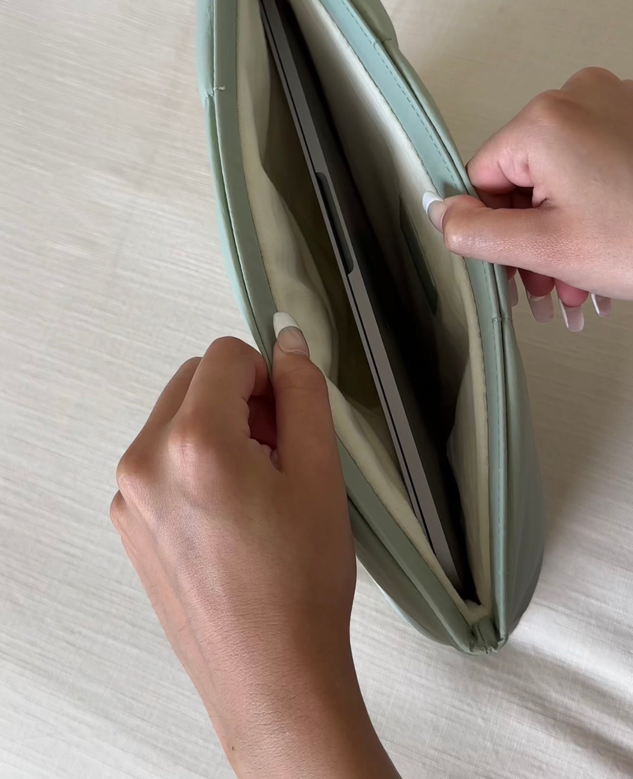 Cressida - Elegante Puff Laptophülle