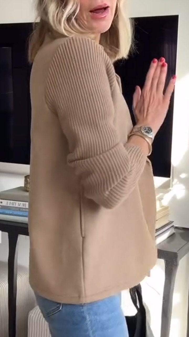 Olivia – Doppelreihiger Strickblazer